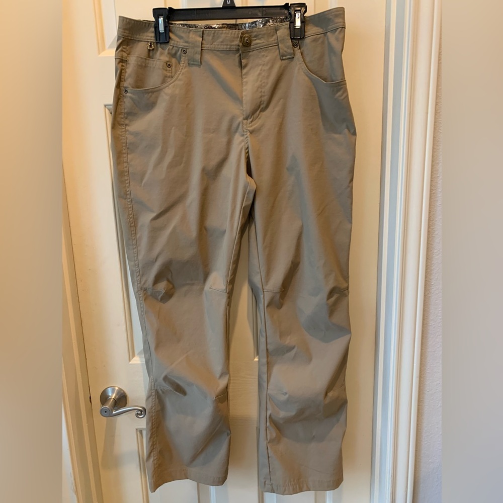 Columbia PHG men’s khakis, great condition, 34x30. Barely worn!